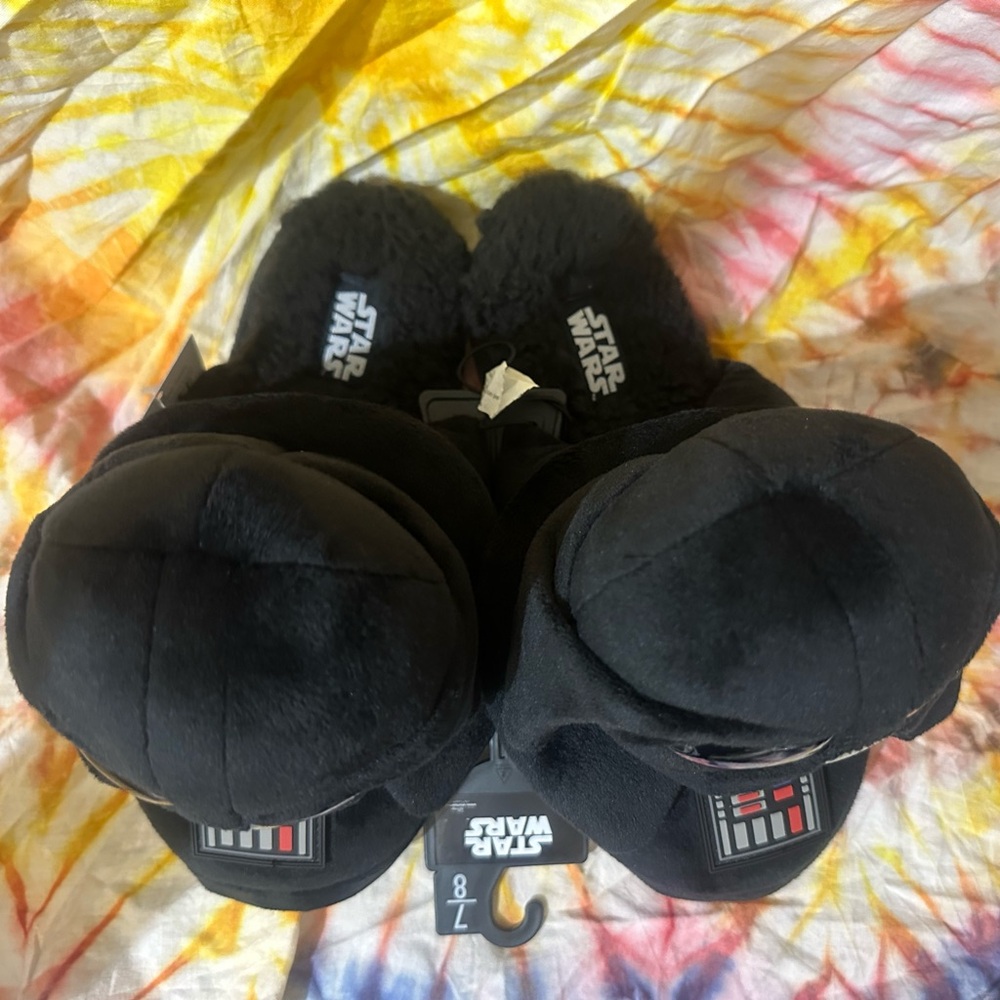 Darth Vader slippers - Picture 3 of 5